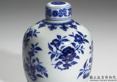 图片[2]-Tea caddy with decoration of chrysanthemum in underglaze blue, Qing dynasty, Yongzheng reign (1723-1735)-China Archive